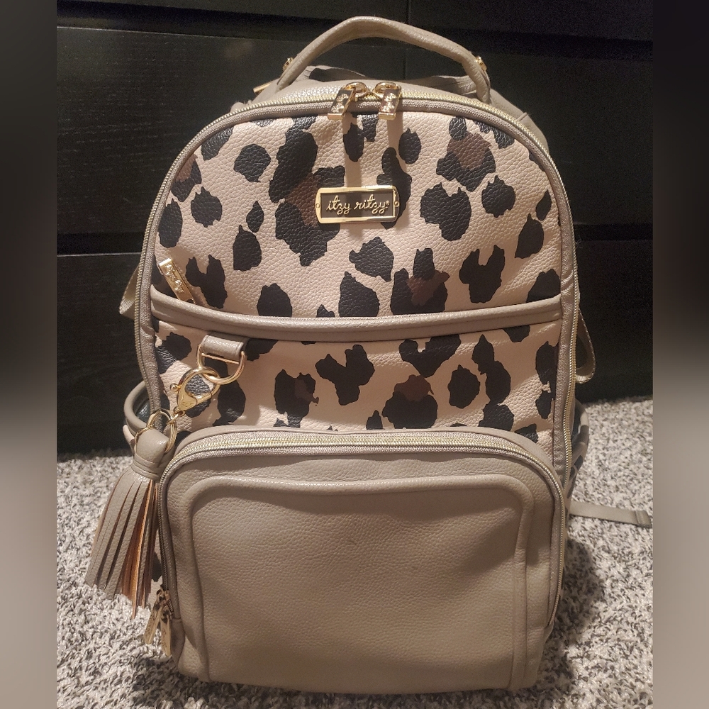 Itzy Ritzy Boss Plus Leopard Print Diaper Bag